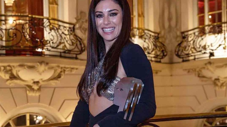 El espectacular vestido con escote joya de Blanca Suárez