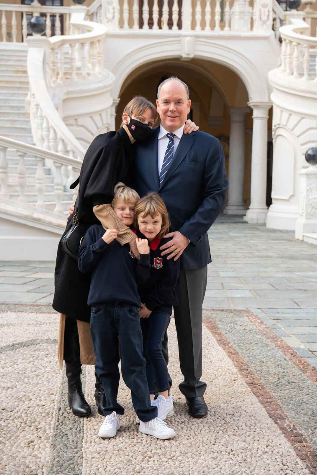 Princesa Charlene con el príncipe Alberto de Mónaco y sus hijos © Palais Princier Monaco