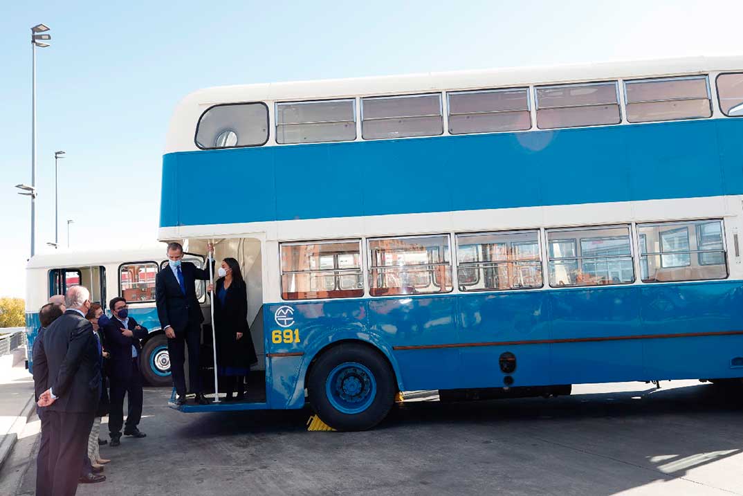 Reyes Felipe y Letizia - Autobús EMT © Casa S.M. El Rey