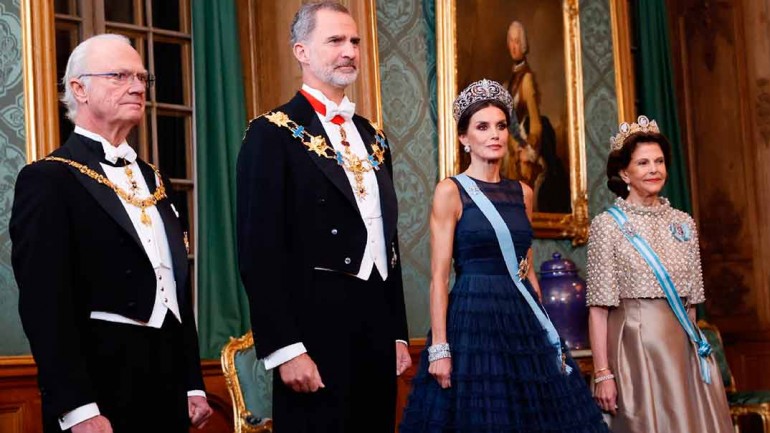 La reina Letizia, espectacular con un vestido de gala ‘low cost’