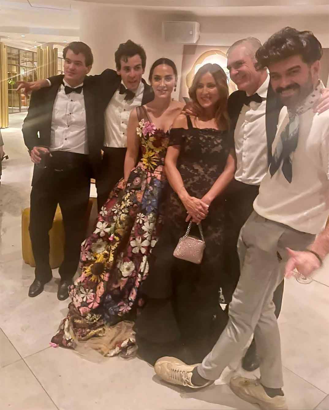 Tamara Falcó con Íñigo Onieva y su familia © Instagram