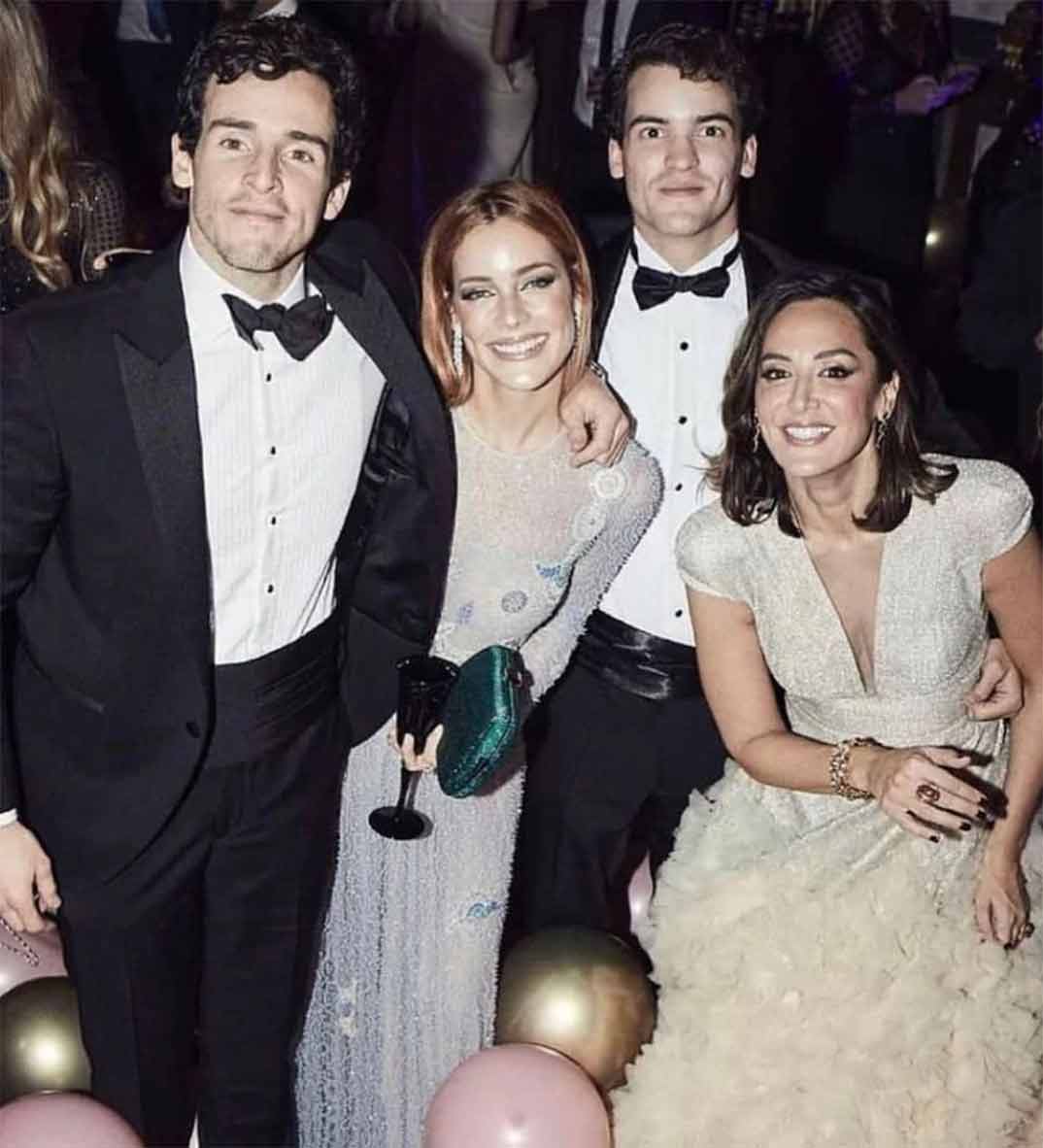 Tamara Falcó con Íñigo Onieva y sus hermanos © Instagram