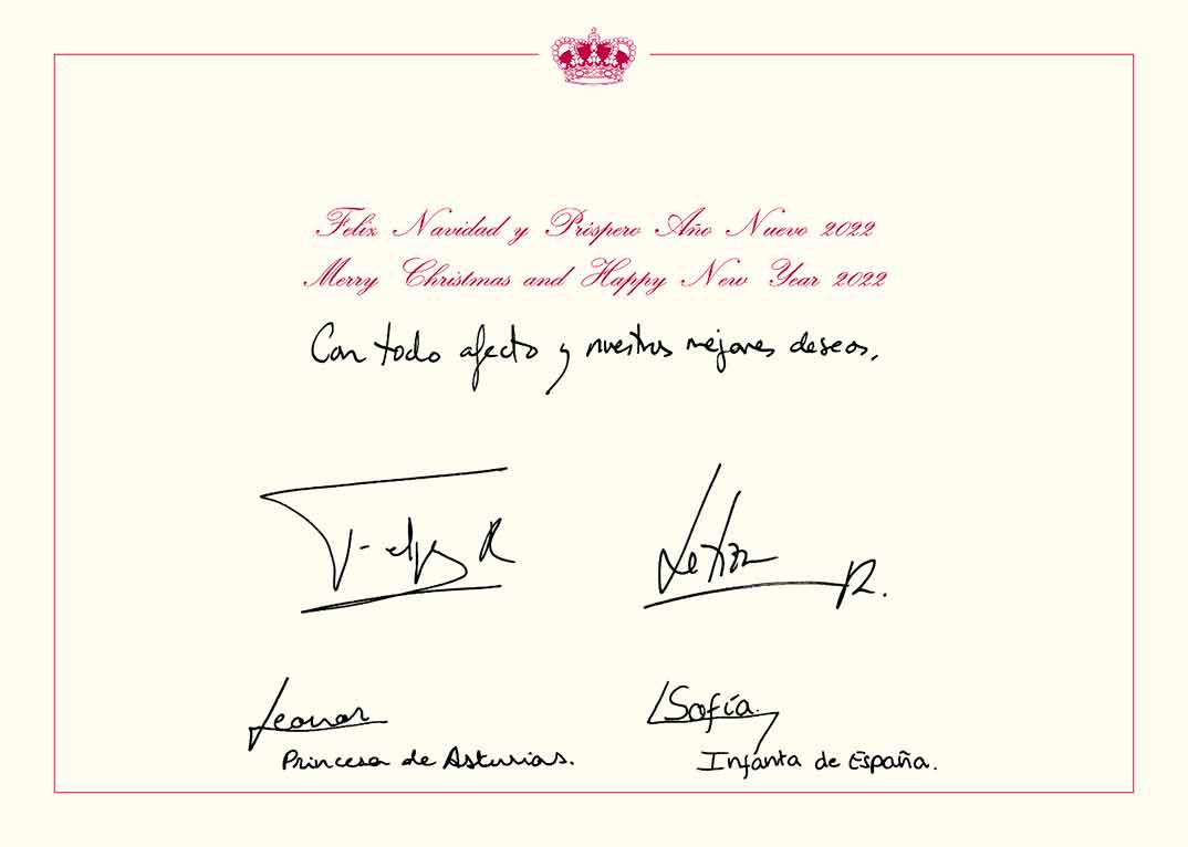 Reyes Felipe y Letizia con la princesa Leonor y la infanta Sofía - Felicitación Navidad 2021 © Casa S.M. El Rey