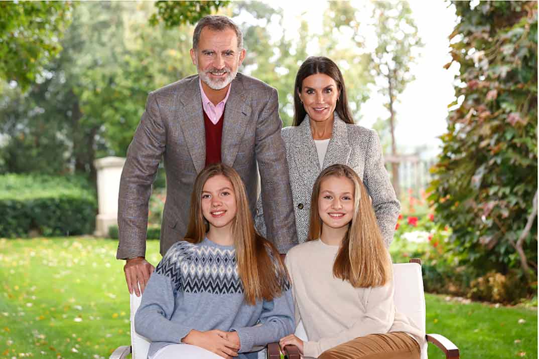 Leonor y Sofía, protagonistas de la nueva felicitación navideña de la Familia Real