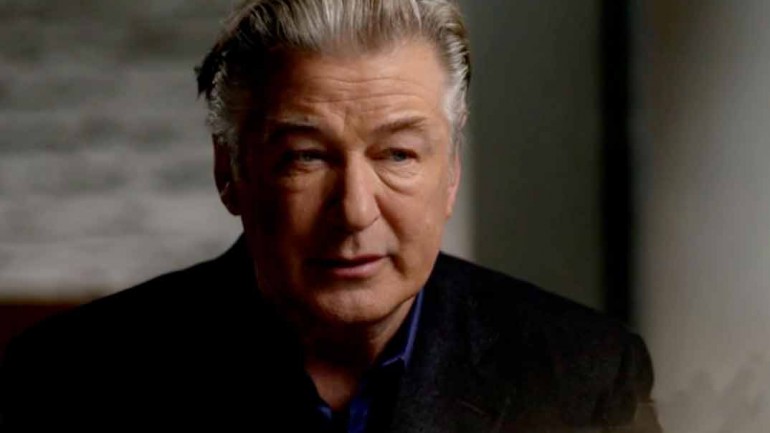 Retiran los cargos de homicidio involuntario contra Alec Baldwin