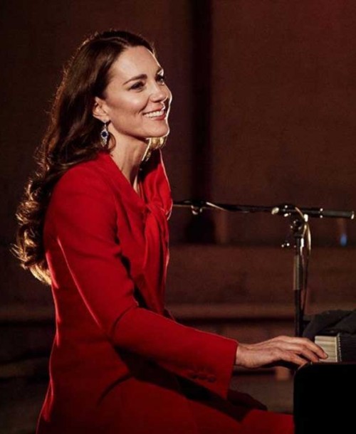 Kate Middleton sorprende tocando el piano en su concierto de Nochebuena