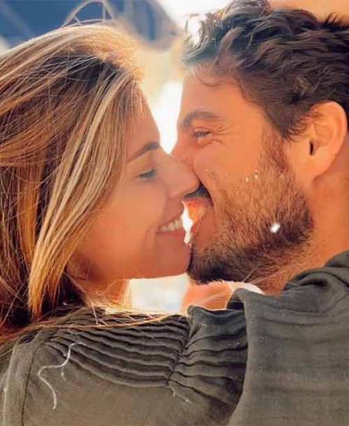 Stephanie Cayo confirma su relación con Maxi Iglesias con un romántico beso