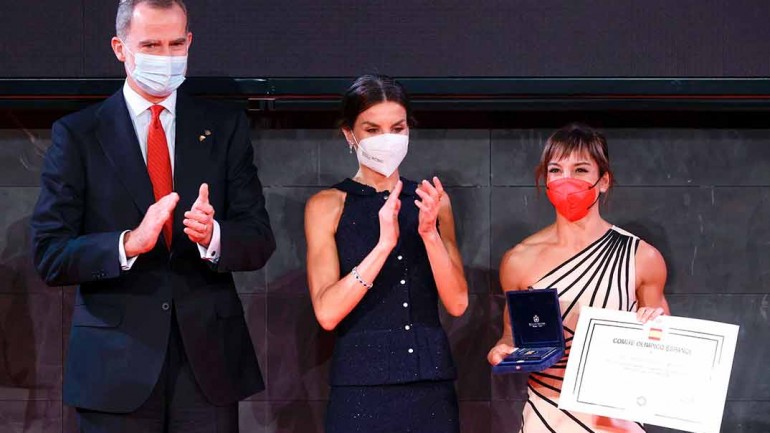 La reina Letizia recupera de su vestidor un dos piezas de Nina Ricci, de hace seis años