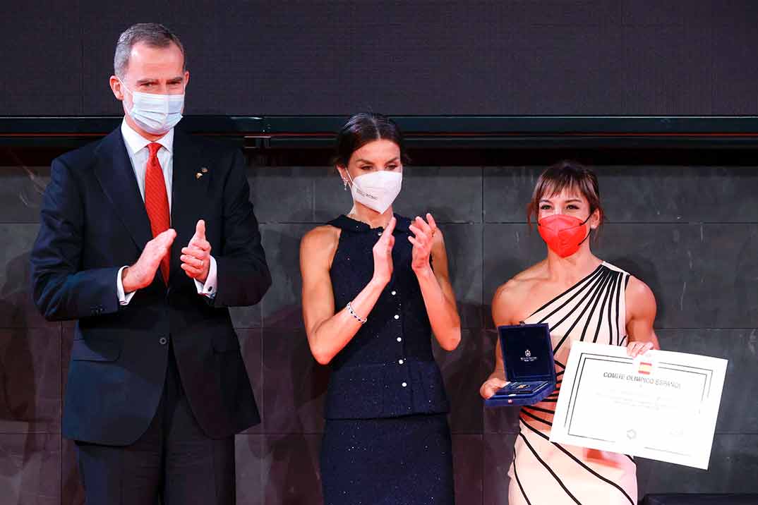 La reina Letizia recupera de su vestidor un dos piezas de Nina Ricci, de hace seis años