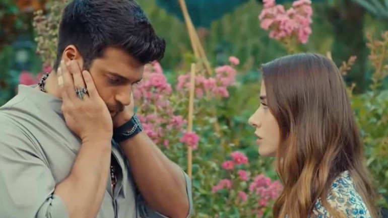 “El hombre equivocado” – Capítulo 10: Özgur quiere pedirle perdón a Ezgi