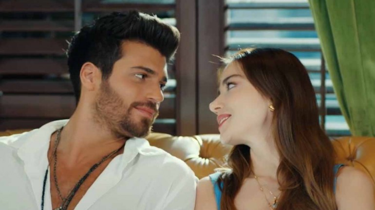 “El hombre equivocado” – Capítulo 8: Ezgi y Özgür confiesan sus sentimientos