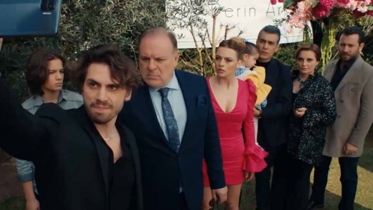 “Infiel” Capítulo 20: Volkan se esfuerza por compensar a Derin