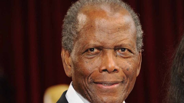 Sidney Poitier, el primer hombre negro en ganar el Oscar a mejor actor, muere a los 94 años
