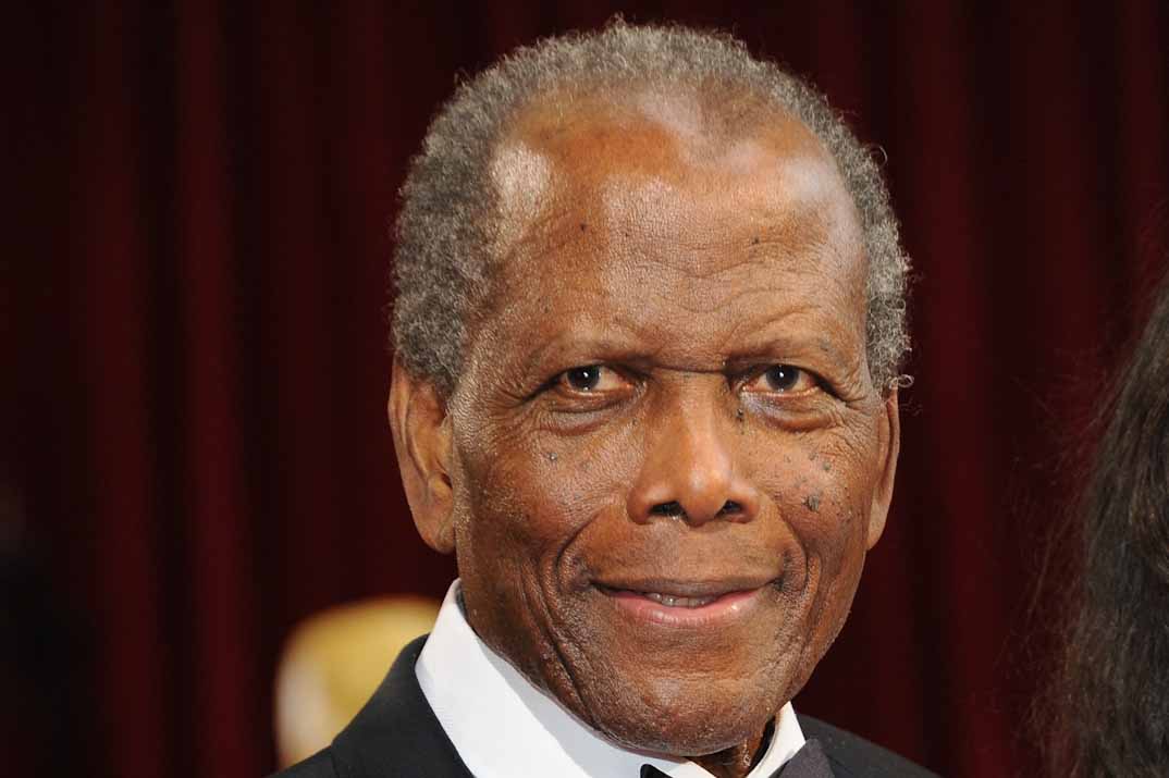 Sidney Poitier, el primer hombre negro en ganar el Oscar a mejor actor, muere a los 94 años