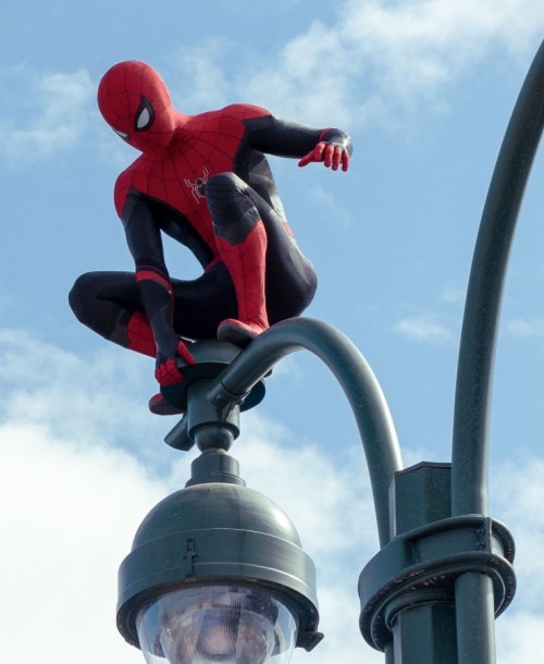 Spider-Man: No Way Home supera las expectativas y recibe críticas positivas