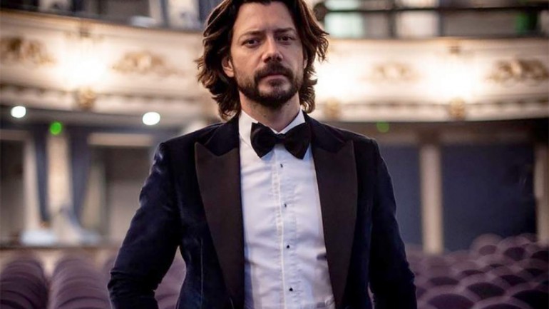 Álvaro Morte estalla contra Jorge Javier Vázquez: «Me revienta que pueda estar llenando teatros»