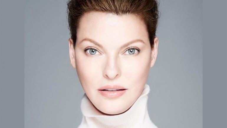 Linda Evangelista enseña por primera vez su cuerpo tras quedar «desfigurada»