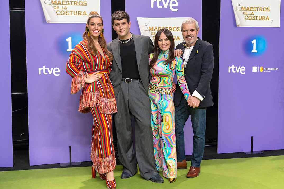 Raquel Sánchez Silva, Lorenzo Caprile, Alejandro G. Palomo, María Escoté - Maestros de la Costura 5 © RTVE