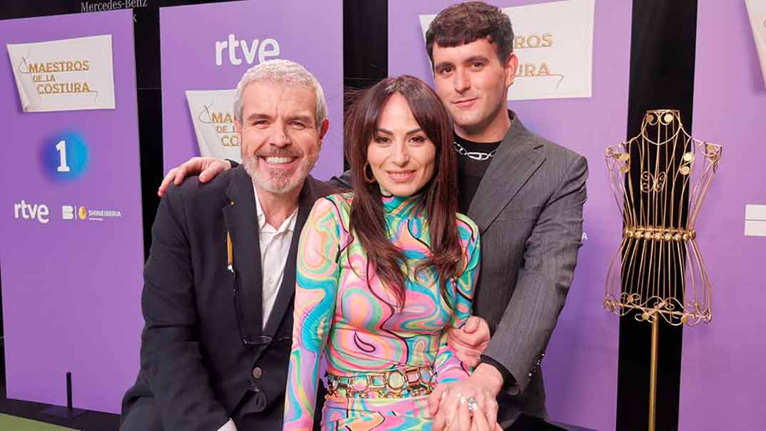 Raquel Sánchez Silva, Lorenzo Caprile, Alejandro G. Palomo, María Escoté - Maestros de la Costura 5 © RTVE