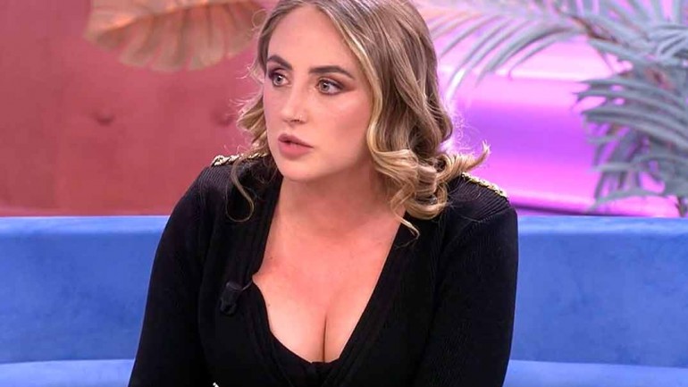 Rocío Flores contesta a su madre, Rocío Carrasco: «Si cuento mis vivencias, se cae España»