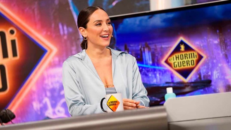 Tamara Falcó tiene los pantalones efecto piel de Zara para todas las siluetas