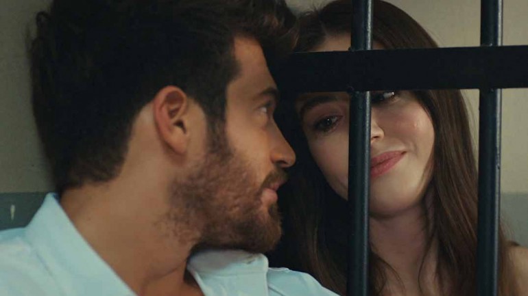 «El Hombre Equivocado» Capítulo 13: Ezgi está en problemas por culpa de Tolga