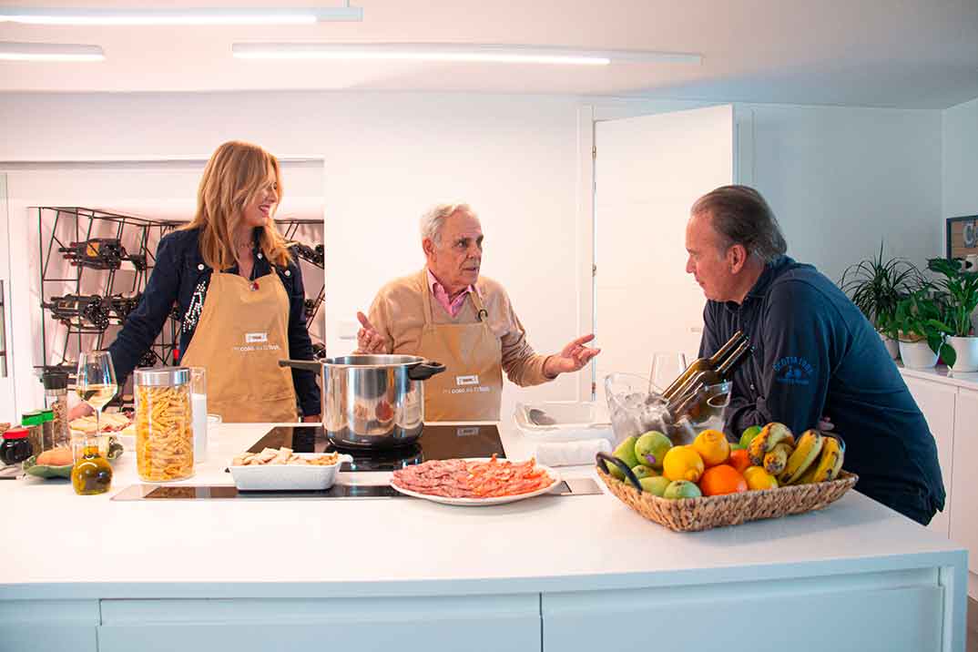 Belén Rodríguez, Bertín Osborne y Jimmy Jiménez-Arnau en 'Mi casa es la tuya'© Telecinco