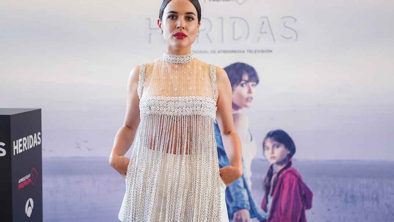 Adriana Ugarte brilla con luz propia con un conjunto de alta costura