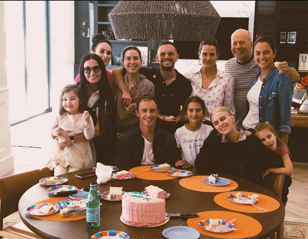 Bruce Willis con su familia © Instagram
