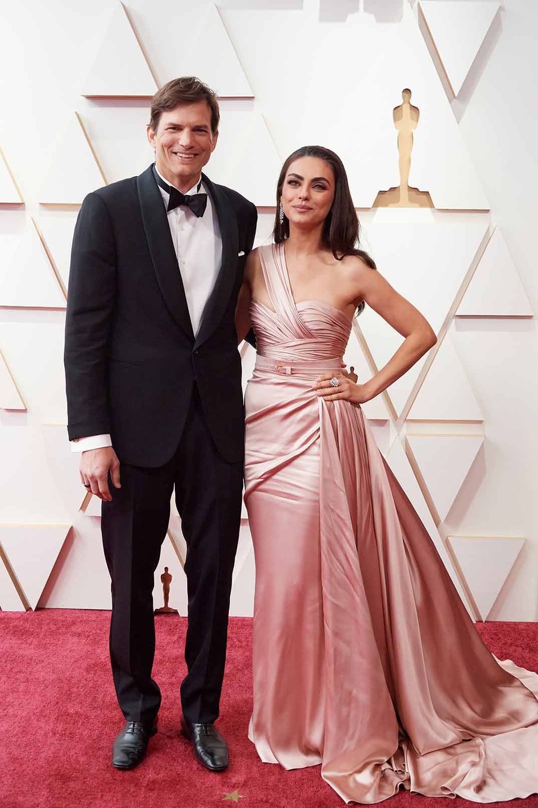 Ashton Kutcher y Mila Kunis - Premios Oscar 2022 © Michael Baker/AMPAS