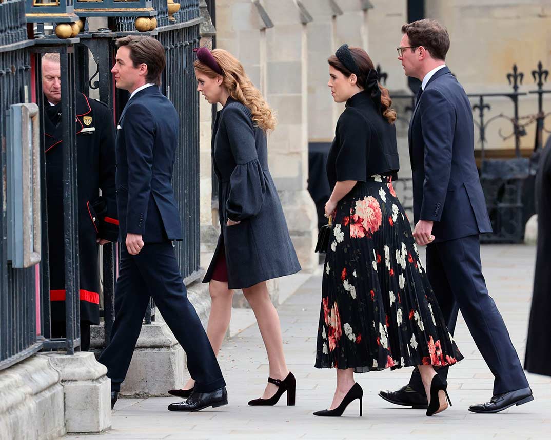 Princesa Eugenie y Beatrice de York con sus maridos © Redes Sociales