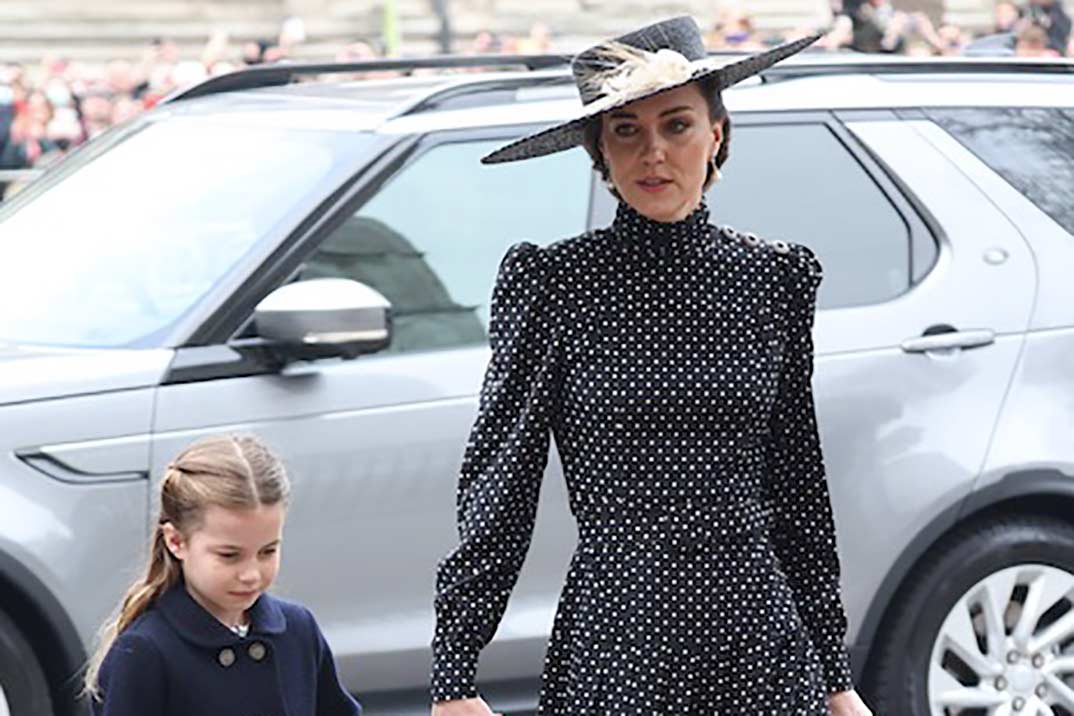La elegancia de Kate Middleton en el homenaje a Felipe de Edimburgo