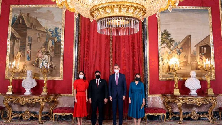 La reina Letizia homenajea a la reina Sofía con uno de sus looks más icónicos