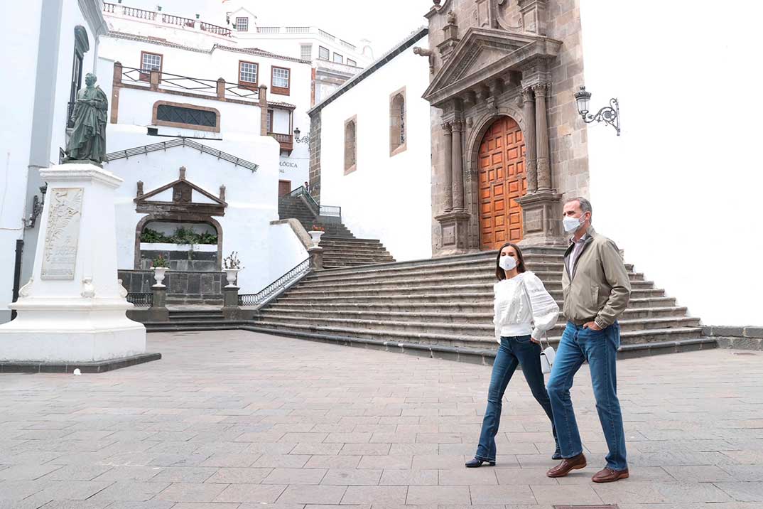 Reyes Felipe y Letizia - La Palma © Casa S.M. El Rey