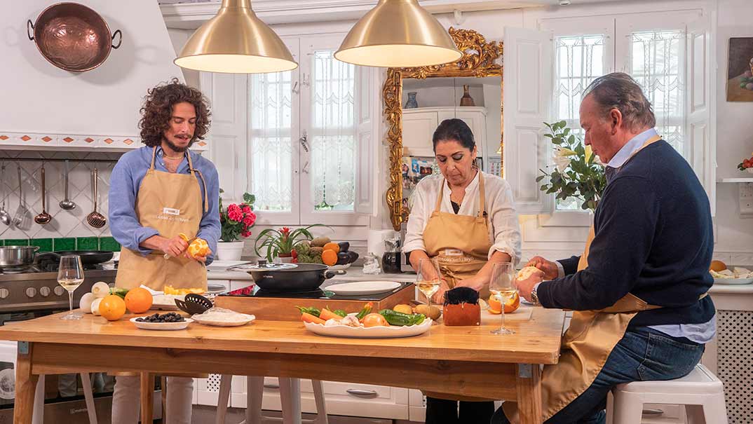 Kiki Morente y Aurora Carbonell con Bertín Osborne - Mi casa es la tuya © Telecinco