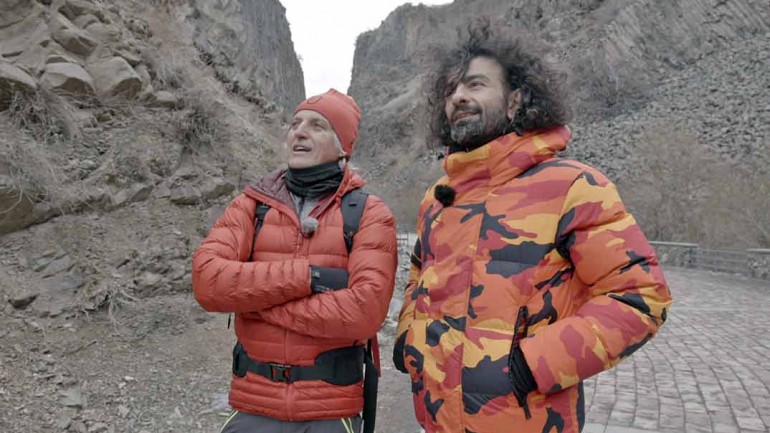 Ara Malikian improvisa un concierto de violín, en su viaje a Armenia con ‘Planeta Calleja’