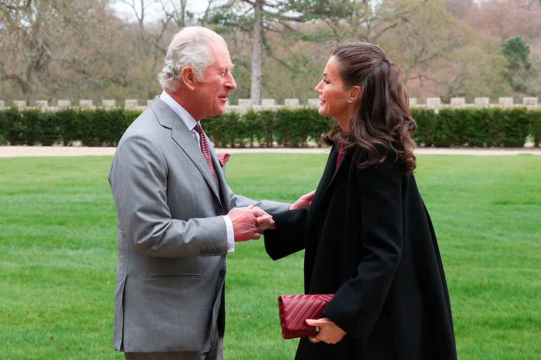 Reina Letizia y Carlos de Inglaterra - Spanish Gallery of Auckland Castle © Casa S.M. El Rey