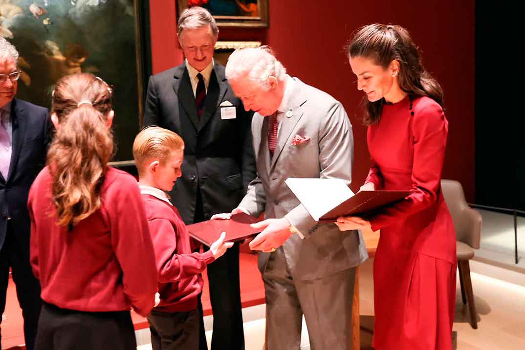 Reina Letizia y Carlos de Inglaterra - Spanish Gallery of Auckland Castle © Casa S.M. El Rey