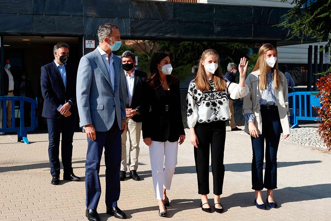 Rey Felipe VI, Reina Letizia, Princesa Leonor, Infanta Sofia - Centro de Atención, Acogida y Derivación de Refugiados Ucranianos ubicado en Pozuelo de Alarcón © Casa S.M. El Rey