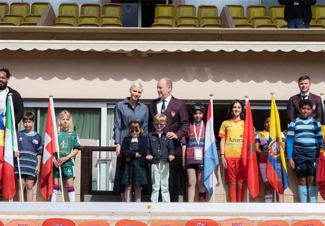 Príncipe Alberto y Charlene de Mónaco con sus hijos © Instagram/palaisprincierdemonaco
