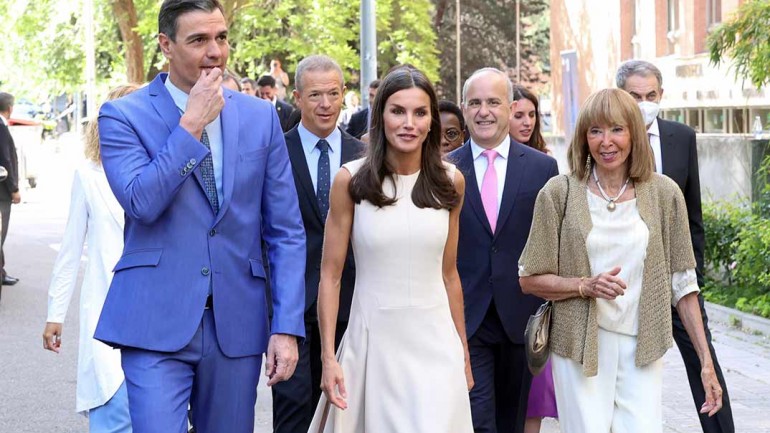 La reina Letizia recupera de su fondo de armario uno de sus vestidos más favorecedores