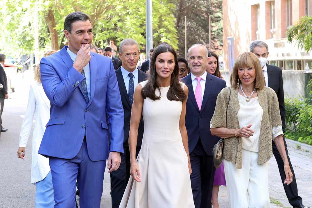 La reina Letizia recupera de su fondo de armario uno de sus vestidos más favorecedores