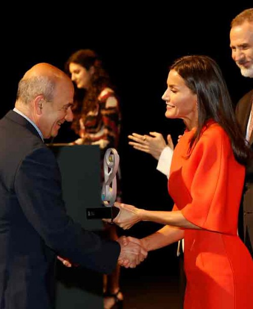 La reina Letizia rescata su vestido rojo de Carolina Herrera