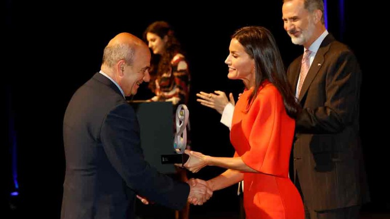 La reina Letizia rescata su vestido rojo de Carolina Herrera