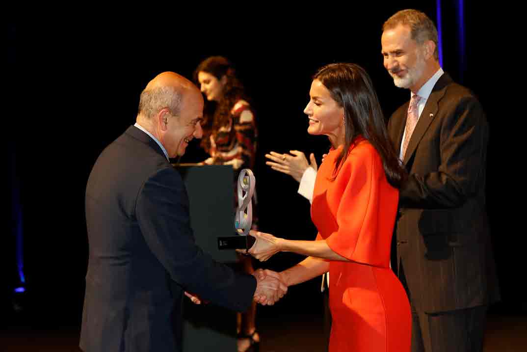 La reina Letizia rescata su vestido rojo de Carolina Herrera