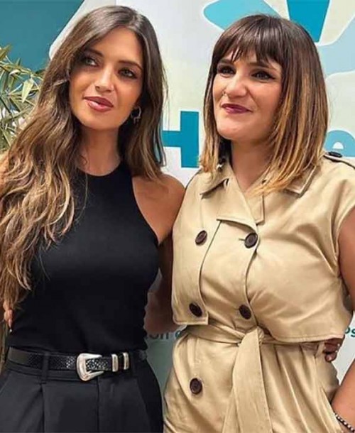 Sara Carbonero apoya a su amiga Rozalén en su última iniciativa social