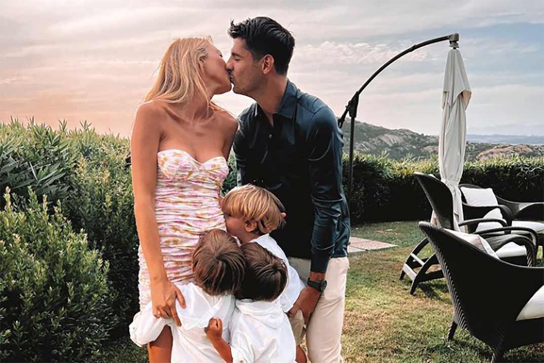 Álvaro Morata y Alice Campello con sus hijos © Instagram