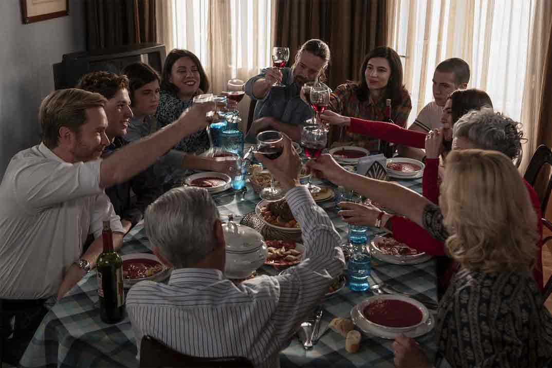 “Cuéntame cómo pasó” Temporada 22 Capítulo 17: Mercedes organiza una comida familiar para despedir a su hermana Cecilia