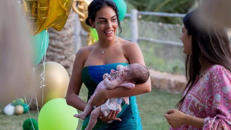 Georgina Rodríguez disfruta de los últimos días de vacaciones con sus hijos en la playa