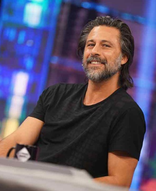 Hugo Silva se sincera sobre la crisis de los 40: «Ya uso gafas para leer»